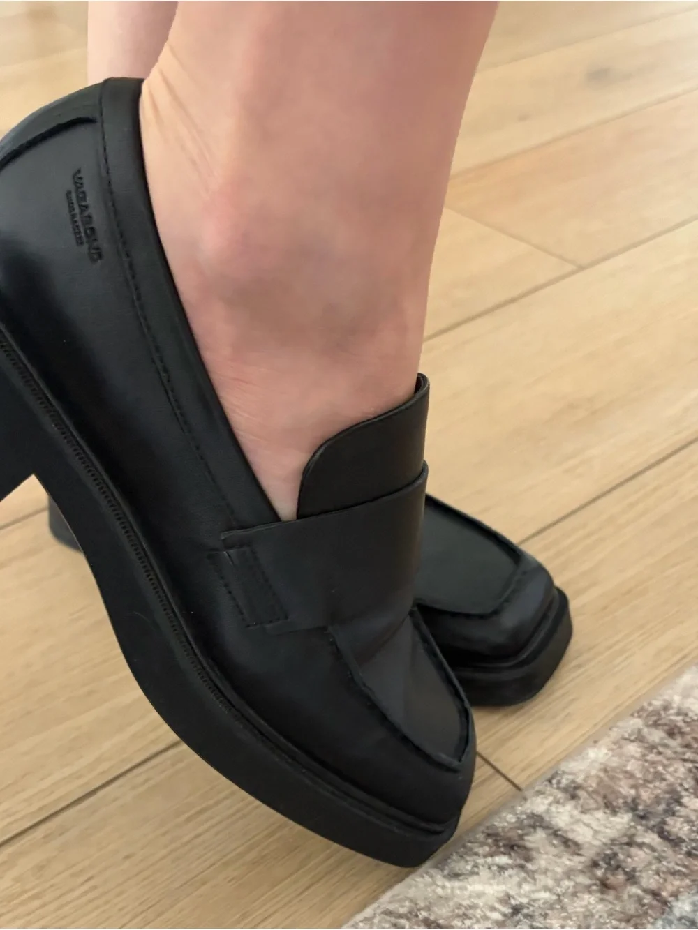Vagabond Shoemakers Jillian Black Leather Square-Toe Penny Loafer
